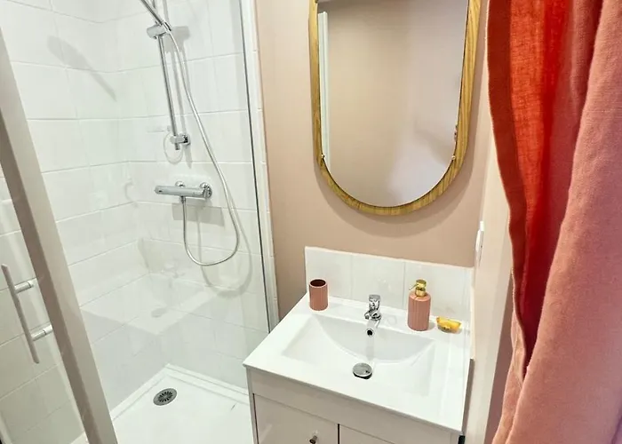 Otel Au Coeur Du Quartier Historique - Maison Alternativi